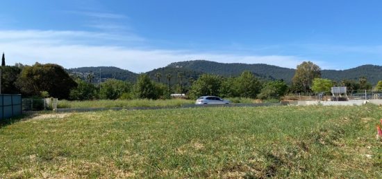 Terrain à bâtir à Hyères, Provence-Alpes-Côte d'Azur